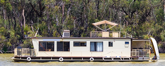 Boat on Murray River between Dareton, NSW and Victoria, Australia