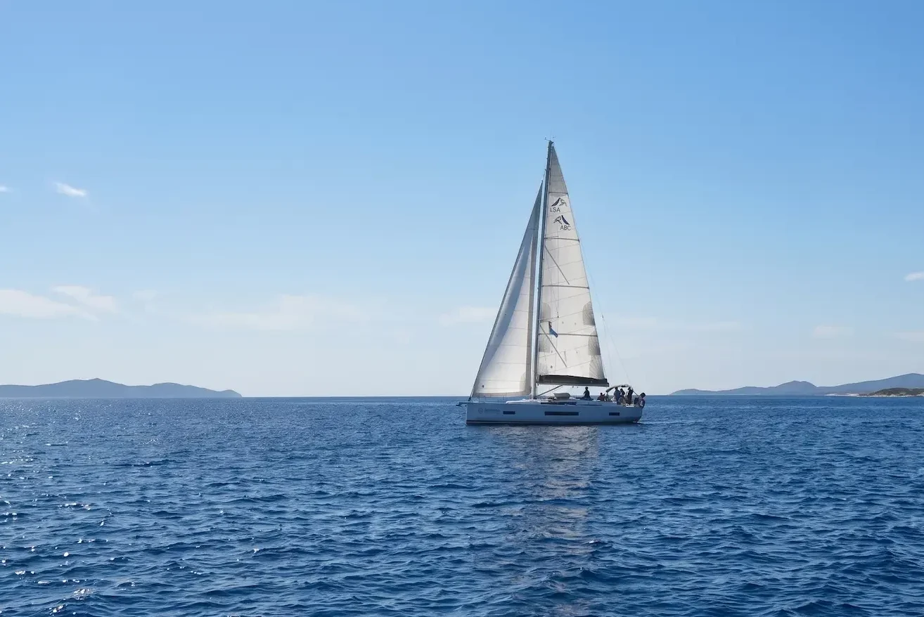 Yacht/Sailboat